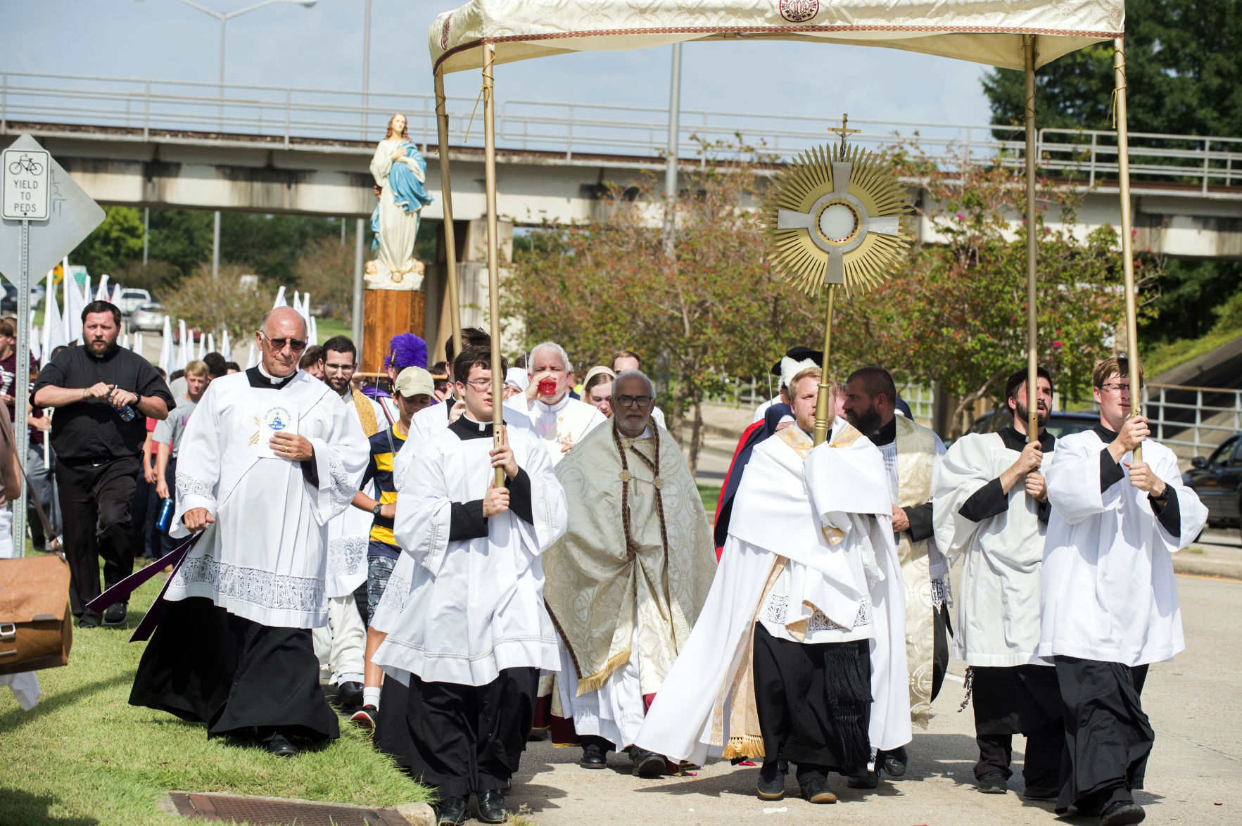 ACA.eucharisticprocession060.081618